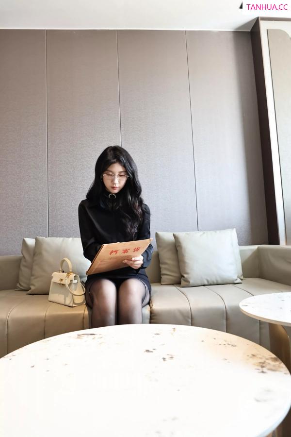   [XiuRen]高清写真图 2025.04.18 No.10167 小芭乐 黑色OL第11张图片